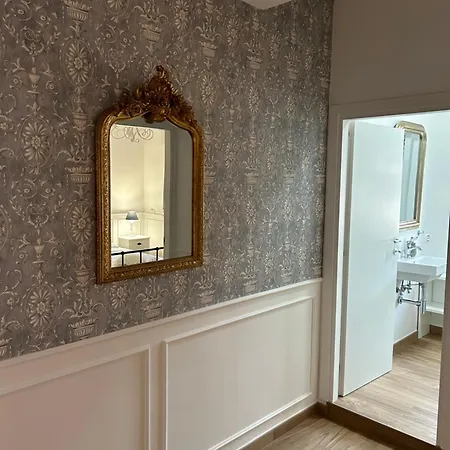 Charming Beachfront Retreat *