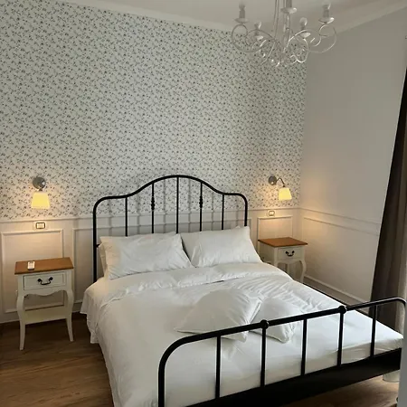 Charming Beachfront Retreat Riposto