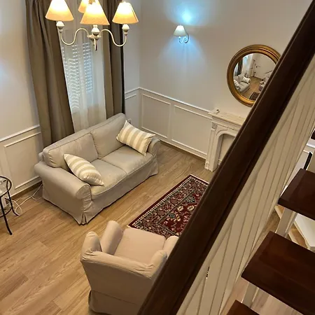 Charming Beachfront Retreat *