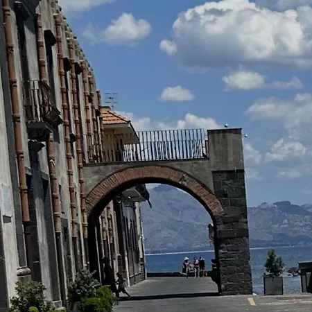 Charming Beachfront Retreat * Riposto