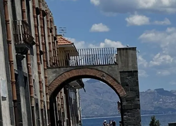 Charming Beachfront Retreat * Riposto