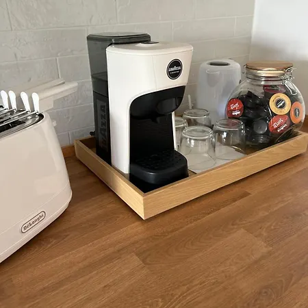 וילה Charming Beachfront Retreat